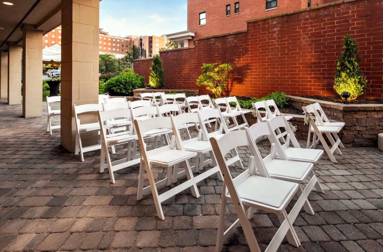 Отель Courtyard Pittsburgh Shadyside Экстерьер фото