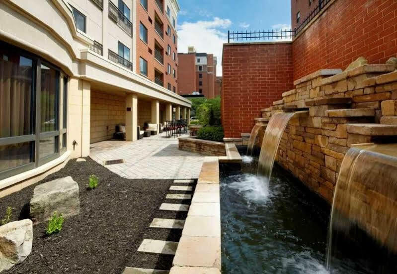 Отель Courtyard Pittsburgh Shadyside Экстерьер фото