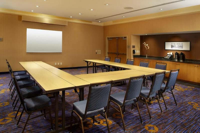 Отель Courtyard Pittsburgh Shadyside Экстерьер фото